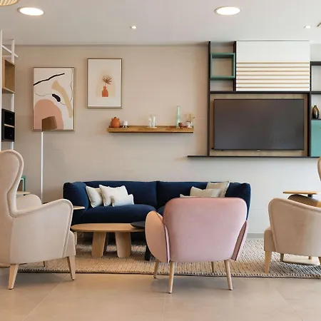 Hotel Hilton Garden Centre, France Tours