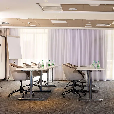 Hotel Hilton Garden Centre, France Tours