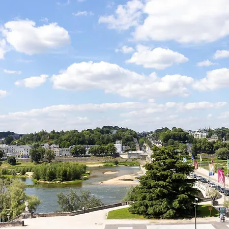 Hilton Garden Centre, France فندق