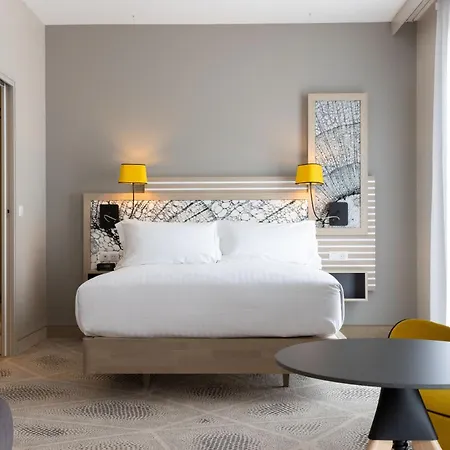 Hilton Garden Centre, France 4* Tours