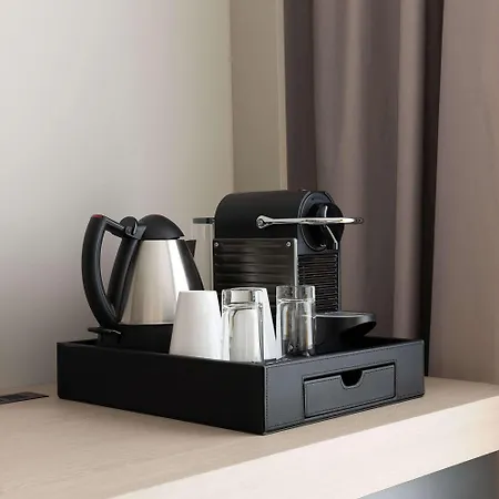 Hilton Garden Centre, France فندق