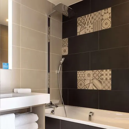 Hotel Hilton Garden Centre, France Tours