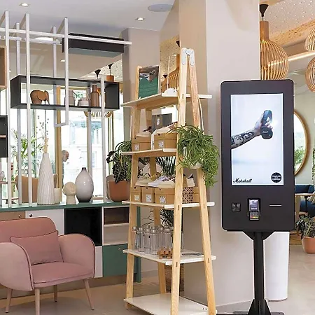 Hilton Garden Centre, France