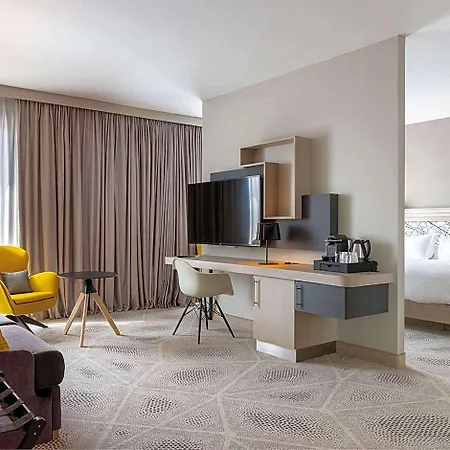 Hotel Hilton Garden Centre, France Tours