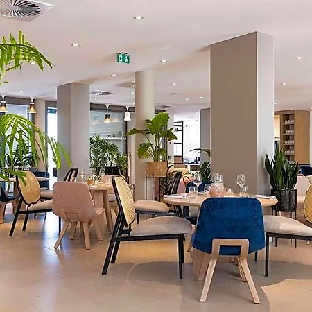 Hilton Garden Centre, France