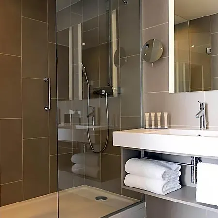 Hotel Hilton Garden Centre, France Tours