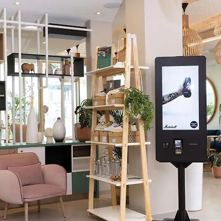 Hilton Garden Centre, France Tours