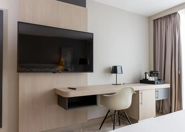 Hilton Garden Centre, France Hotel