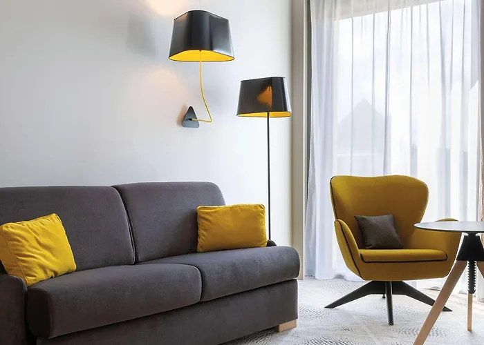 Hotel Hilton Garden Centre, France Tours