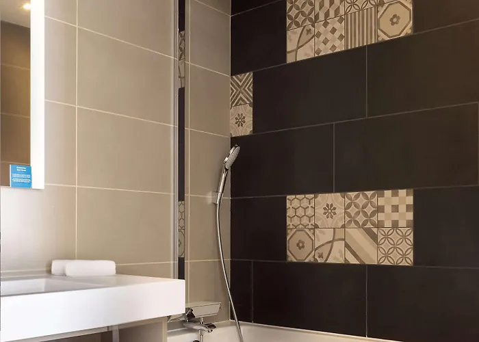 Hotel Hilton Garden Centre, France Tours