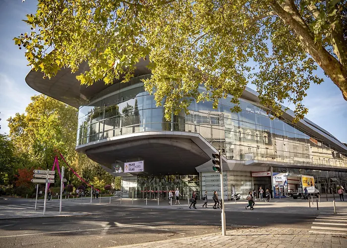 Hilton Garden Centre, France Τουρ